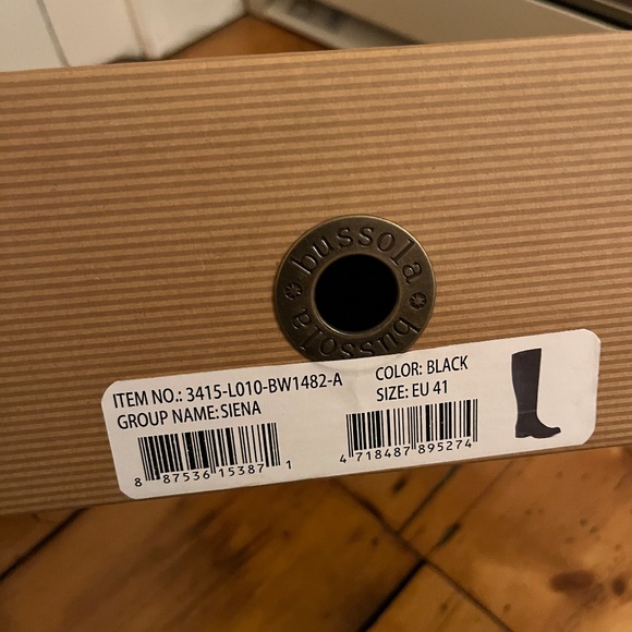 Never worn knee high suede boots - Picture 2 of 5